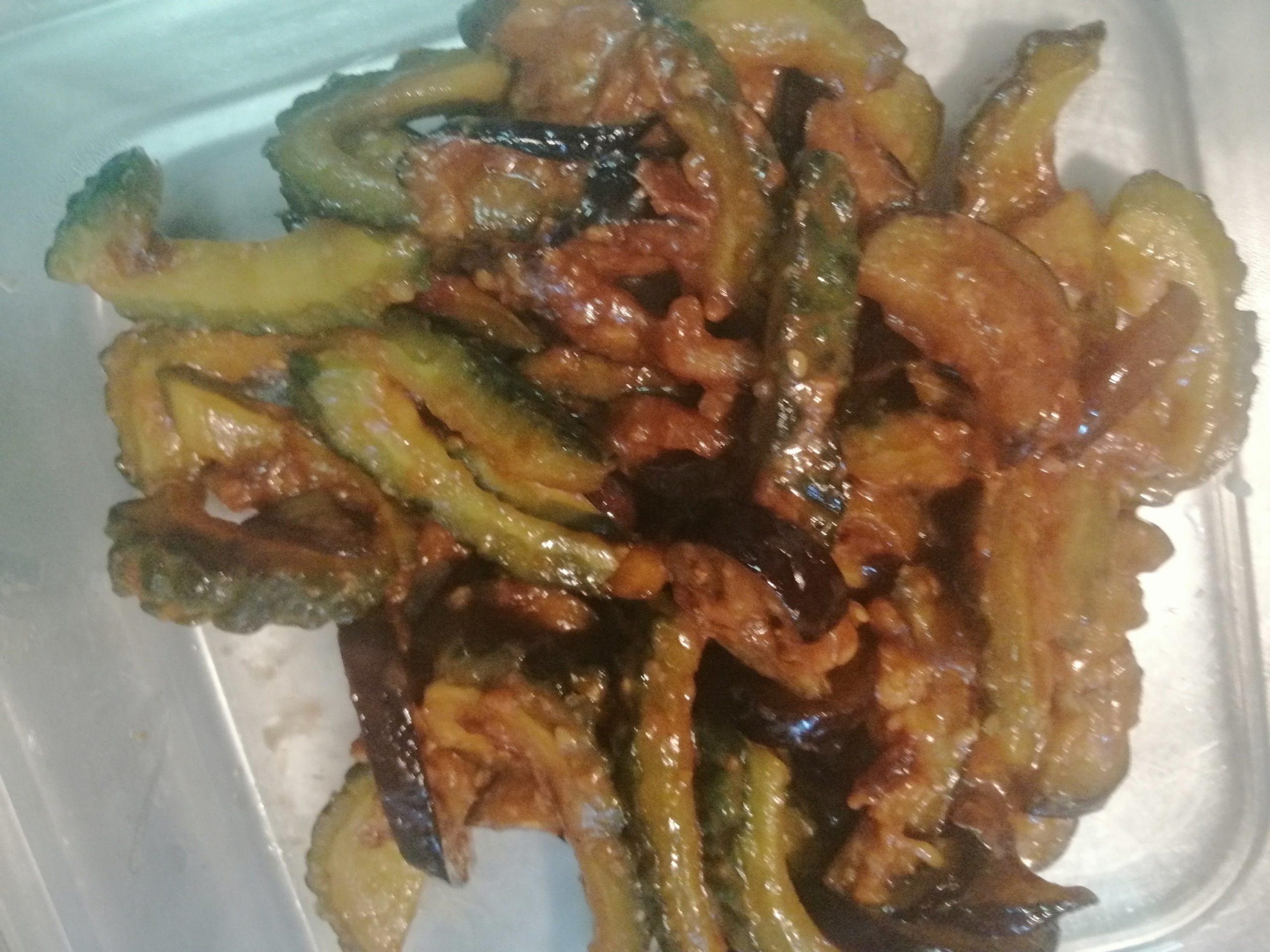 宮崎県の郷土料理「なすびとにがごり(ゴーヤ)の油炒め」のレシピ